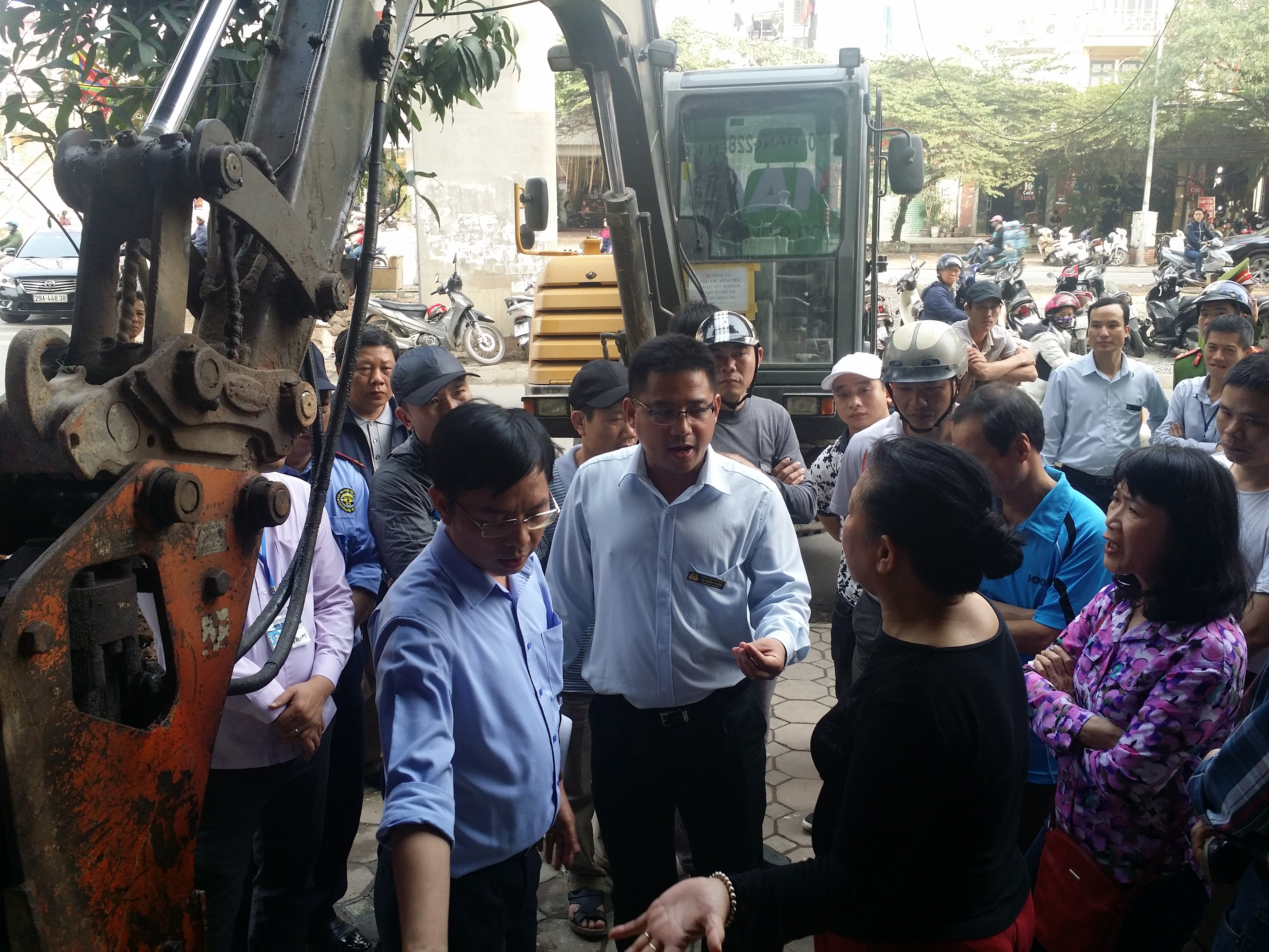 Chu cua hang tap hoa kien quyet khong tra lai via he hinh anh