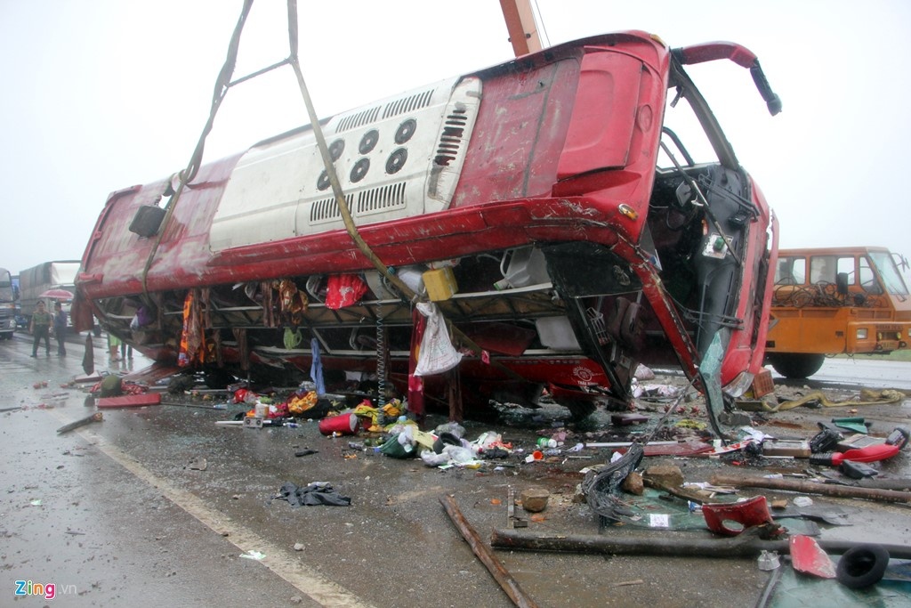 Xe giuong nam no lop lam 2 nguoi chet khong truyen du lieu 'hop den' hinh anh