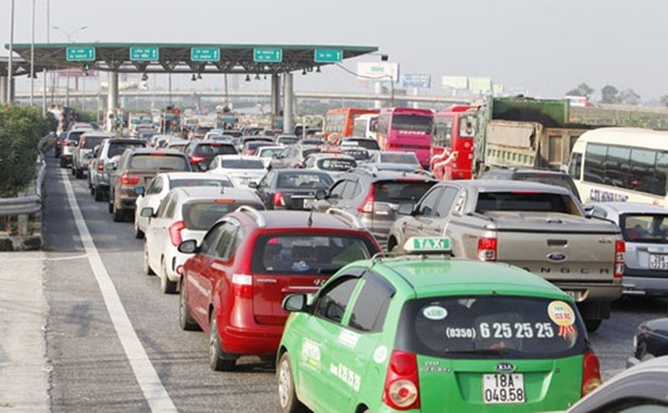 Thao do tram thu phi gay un tac tren cao toc Cau Gie hinh anh