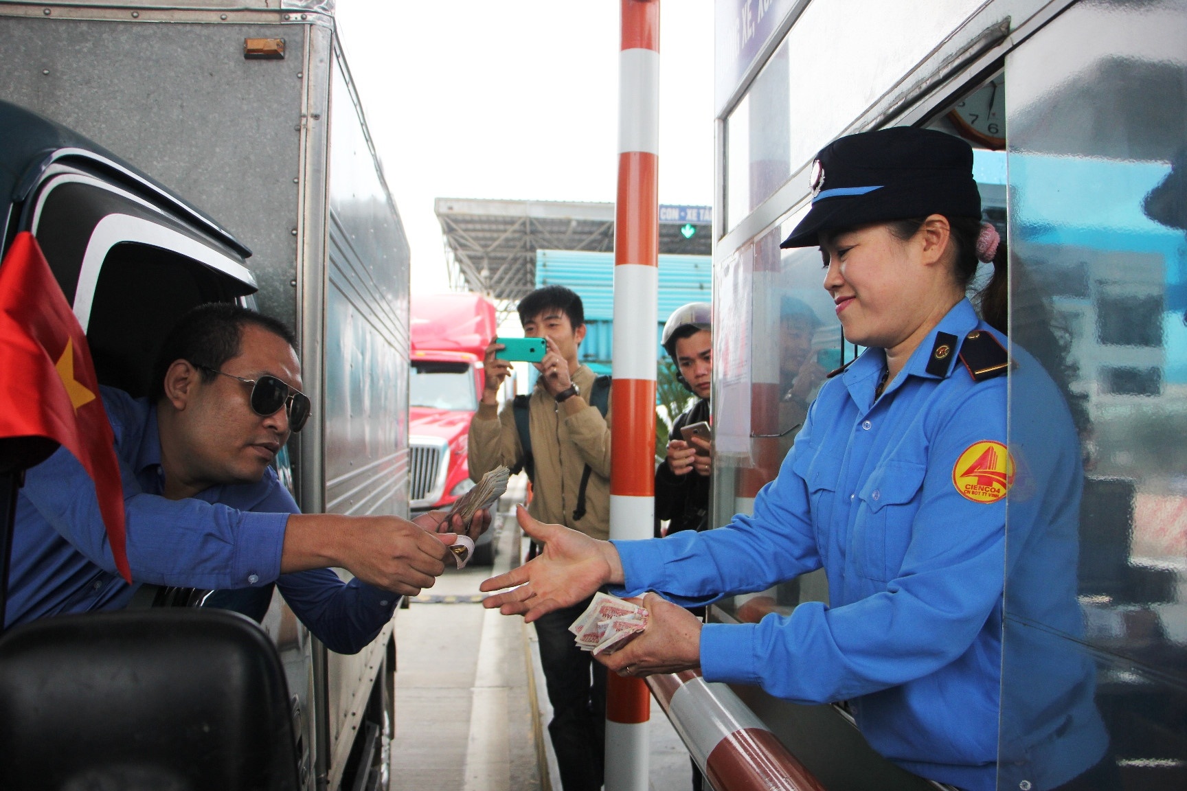 Pho thu tuong yeu cau kiem tra tram BOT gay buc xuc cho dan hinh anh