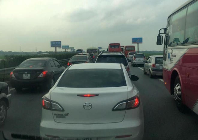 Ùn tắc trạm BOT Pháp Vân - Cầu Giẽ ảnh 1 Un tac tram BOT Phap Van - Cau Gie anh 1