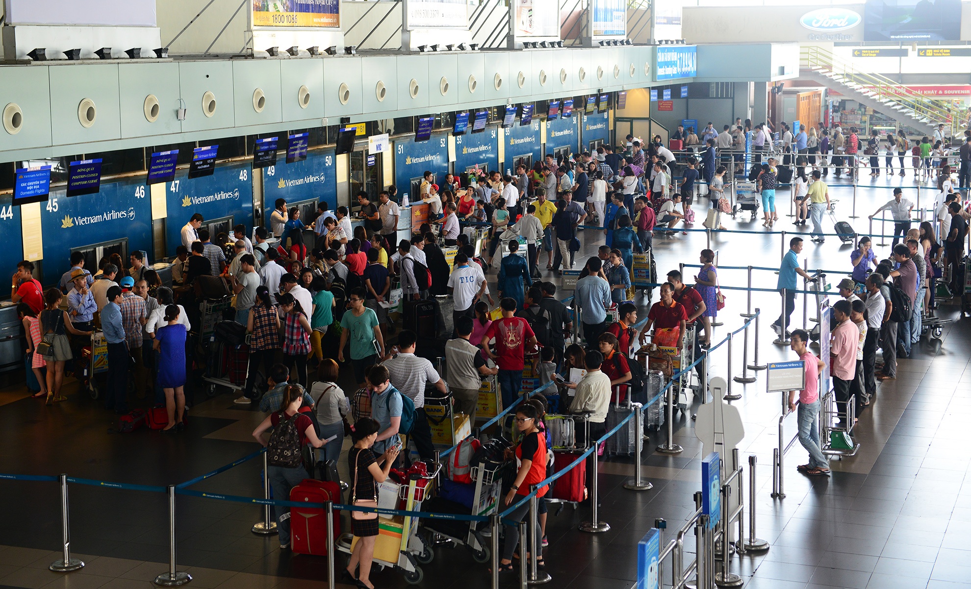 Chay tai san bay Noi Bai anh 1