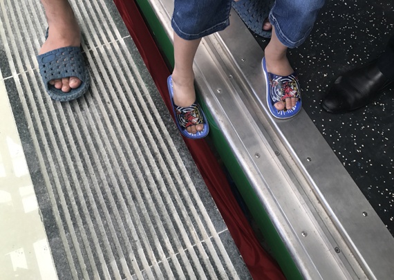 Khe ho de gay tai nan giua tau dien Cat Linh - Ha Dong voi san ga hinh anh