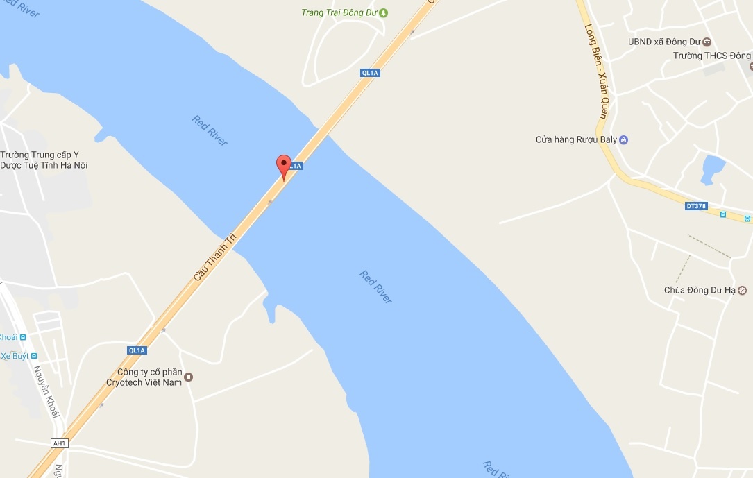 Xe biển xanh chạy vào làn xe máy ảnh 2 Xe bien xanh chay vao lan xe may anh 2