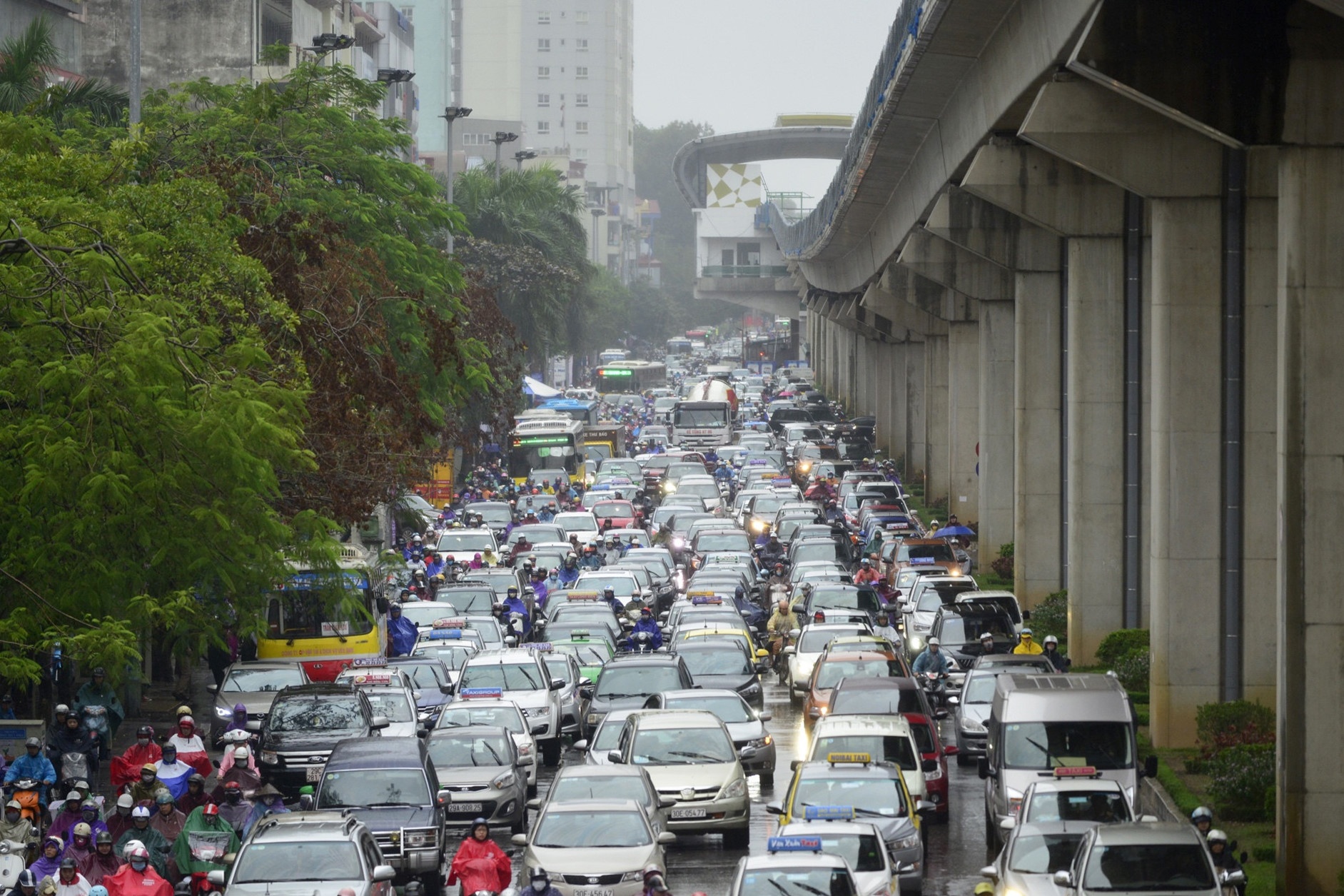 Ha Noi de xuat cam xe may, han che oto vao noi thanh tu 2030 hinh anh