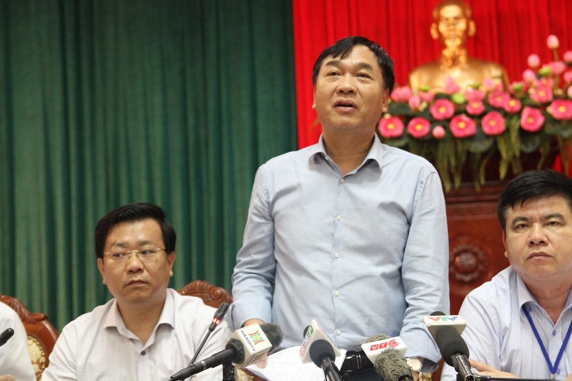 Ha Noi thong tin ve viec chat ha, chuyen 1.300 cay xanh hinh anh