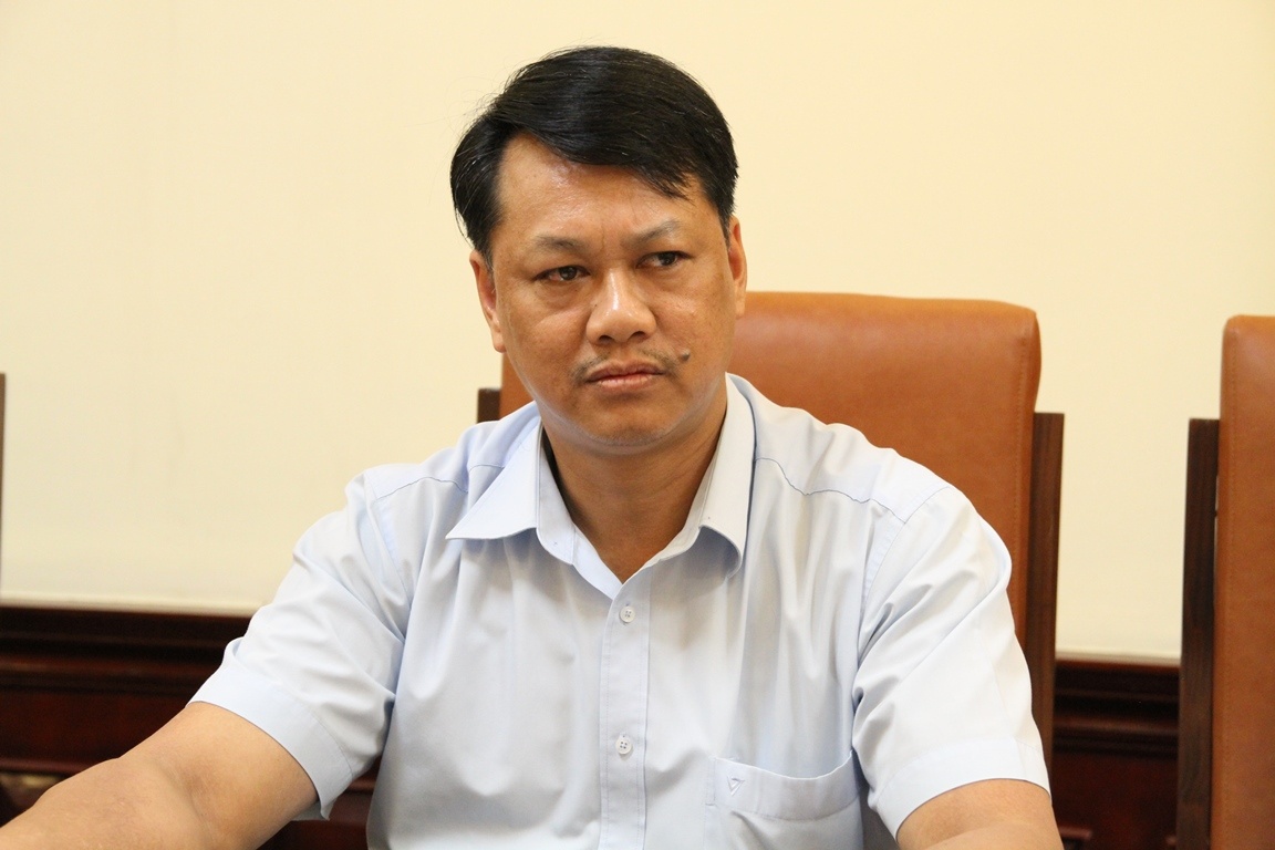 'Xe cho pho chu tich quan do sai quy dinh' hinh anh