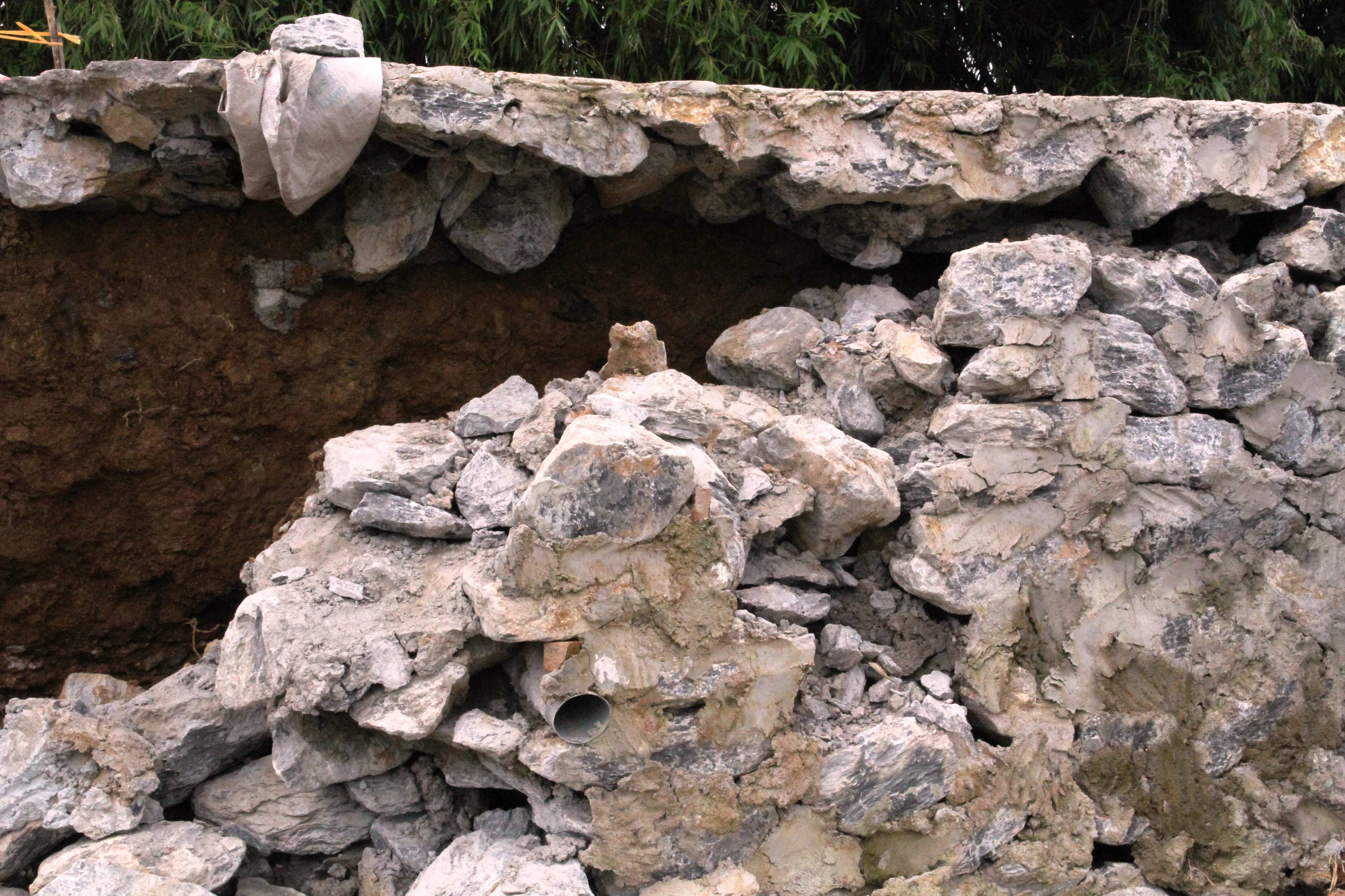 Duong chua xay xong da sup anh 4