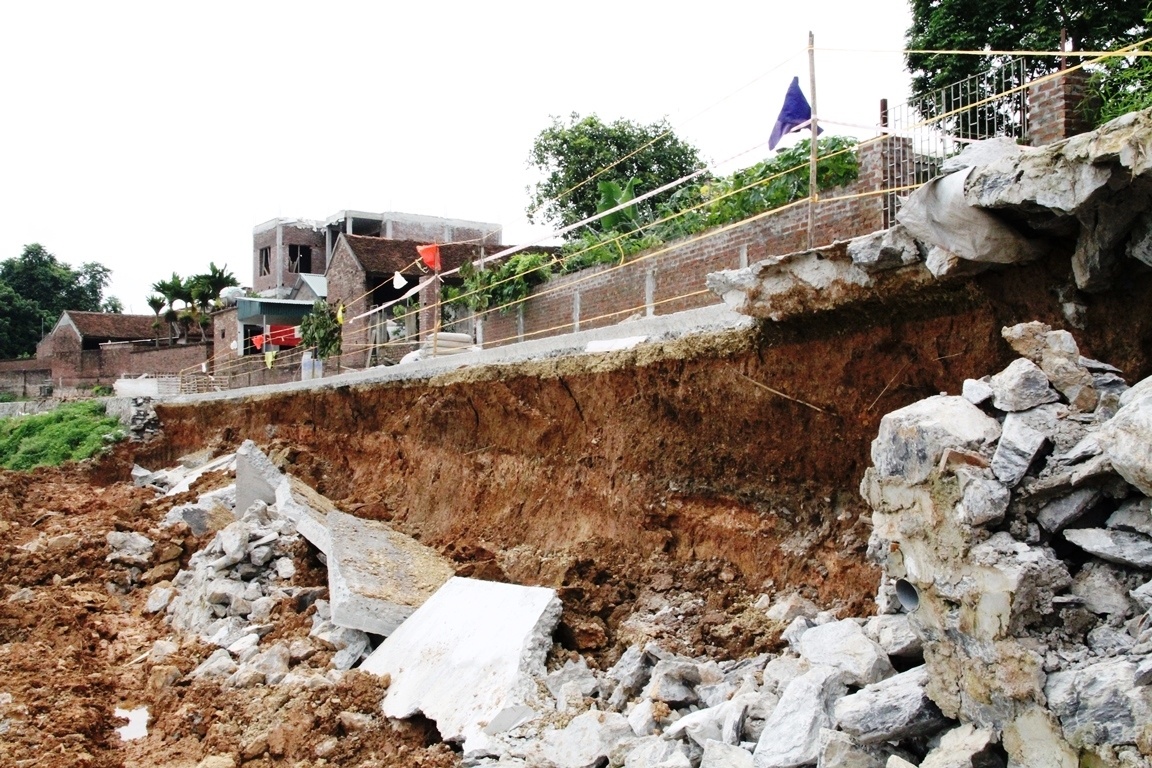 Duong chua xay xong da sup anh 2