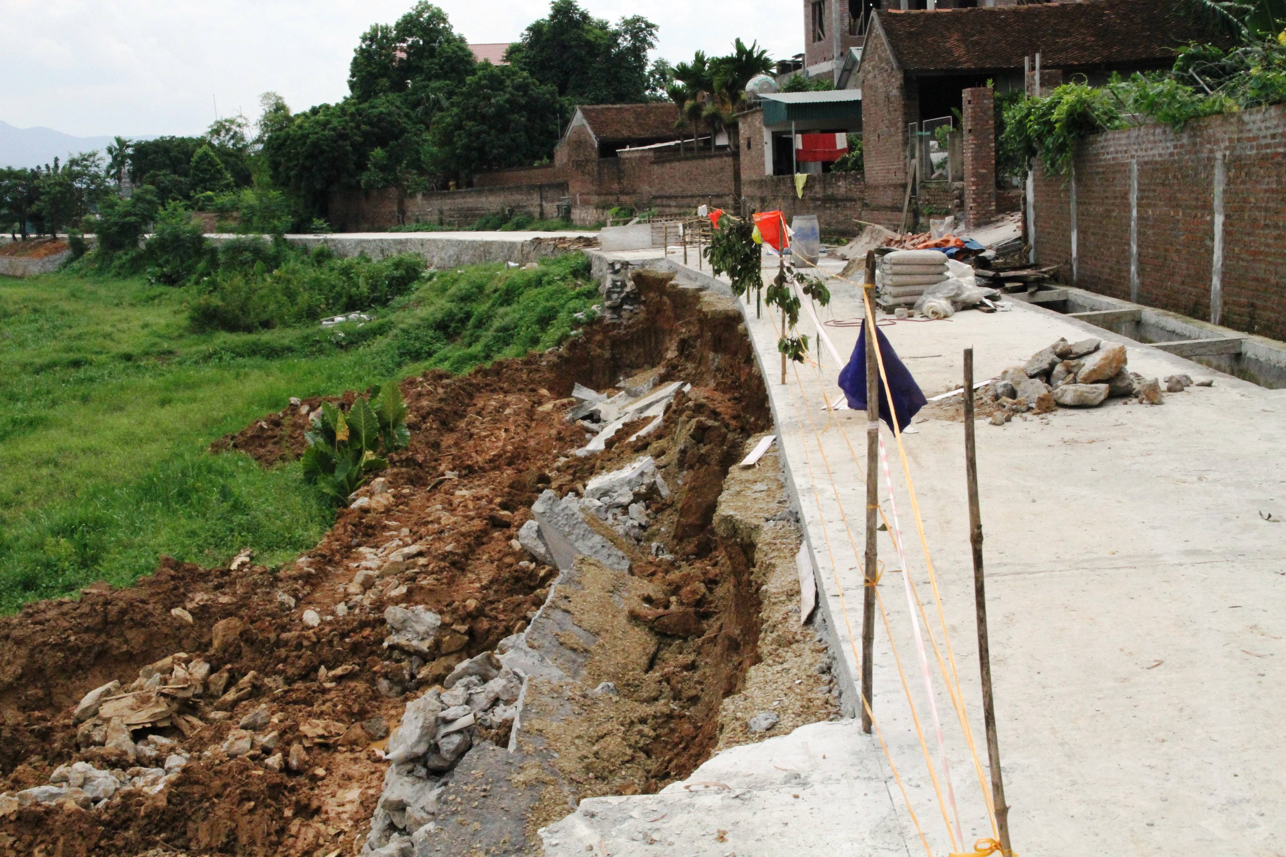 Duong chua xay xong da sup anh 1