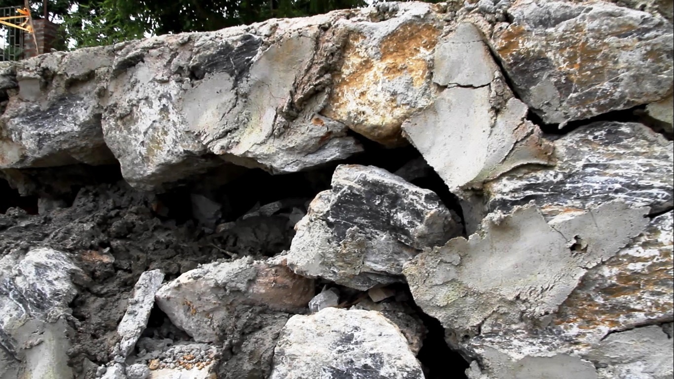 Duong chua xay xong da sup anh 7