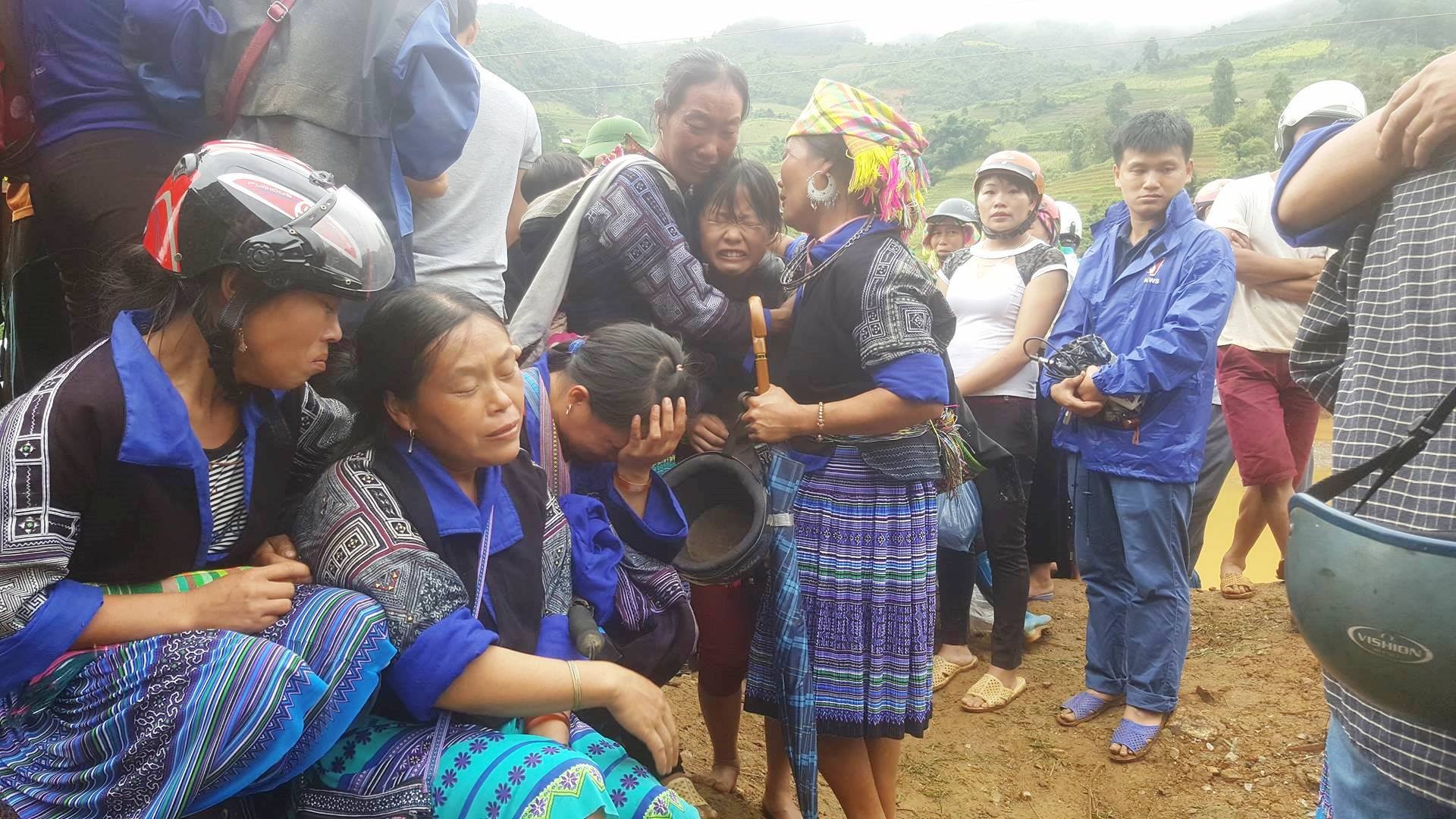 Thi thể nạn nhân lũ quét ảnh 2 Thi the nan nhan lu quet anh 2