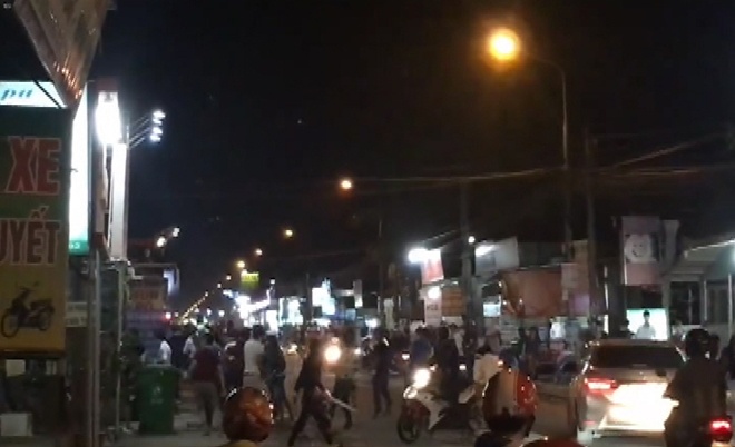 Hai nhom thanh nien chem nhau anh 1