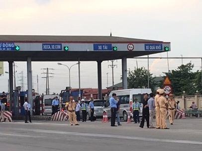 Tram thu phi quoc lo 5 van thu phi binh thuong du lai xe phan doi hinh anh