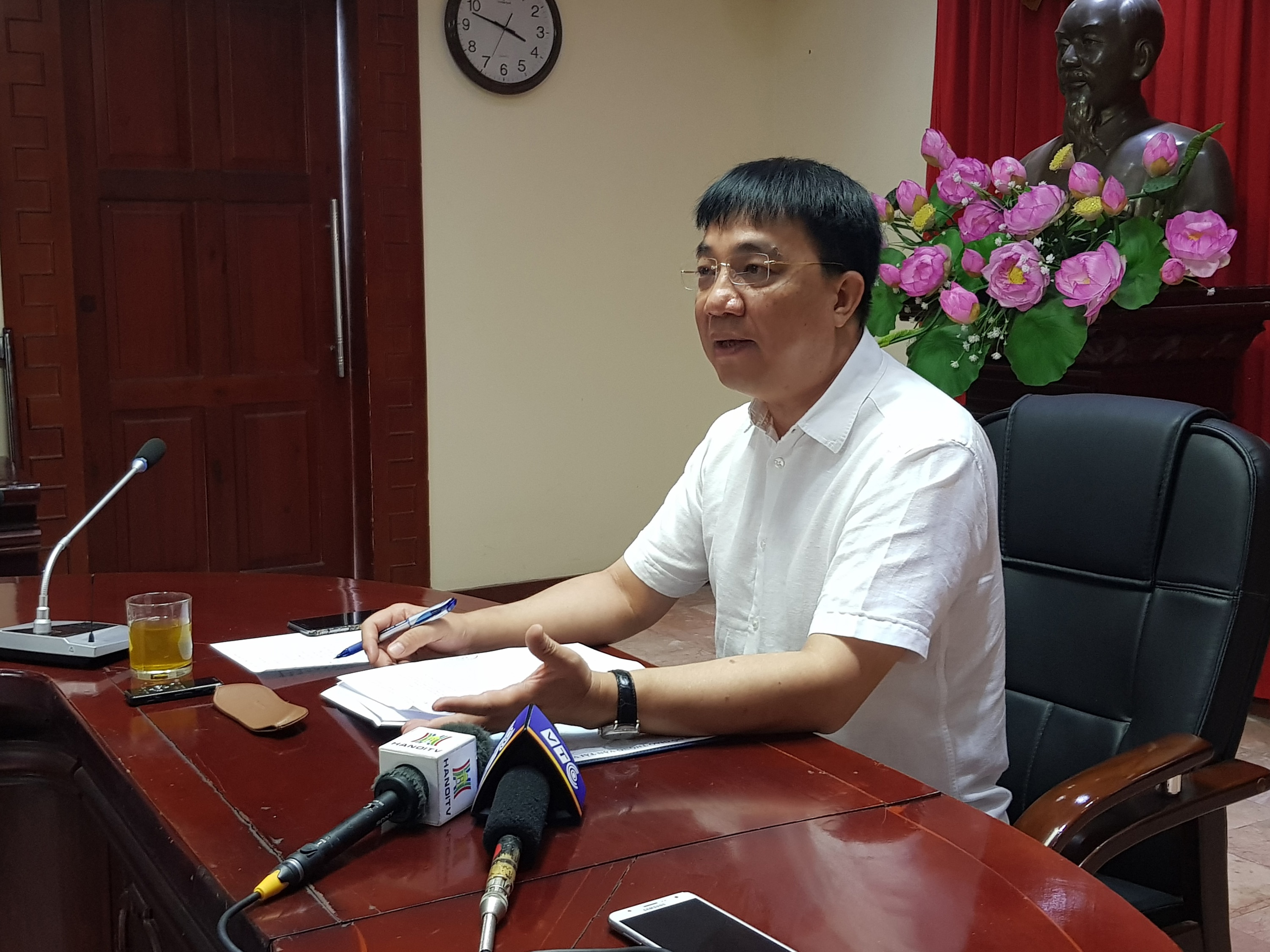 Ha Noi trao giai chong un tac trong 'bi mat' vi phong chat hinh anh