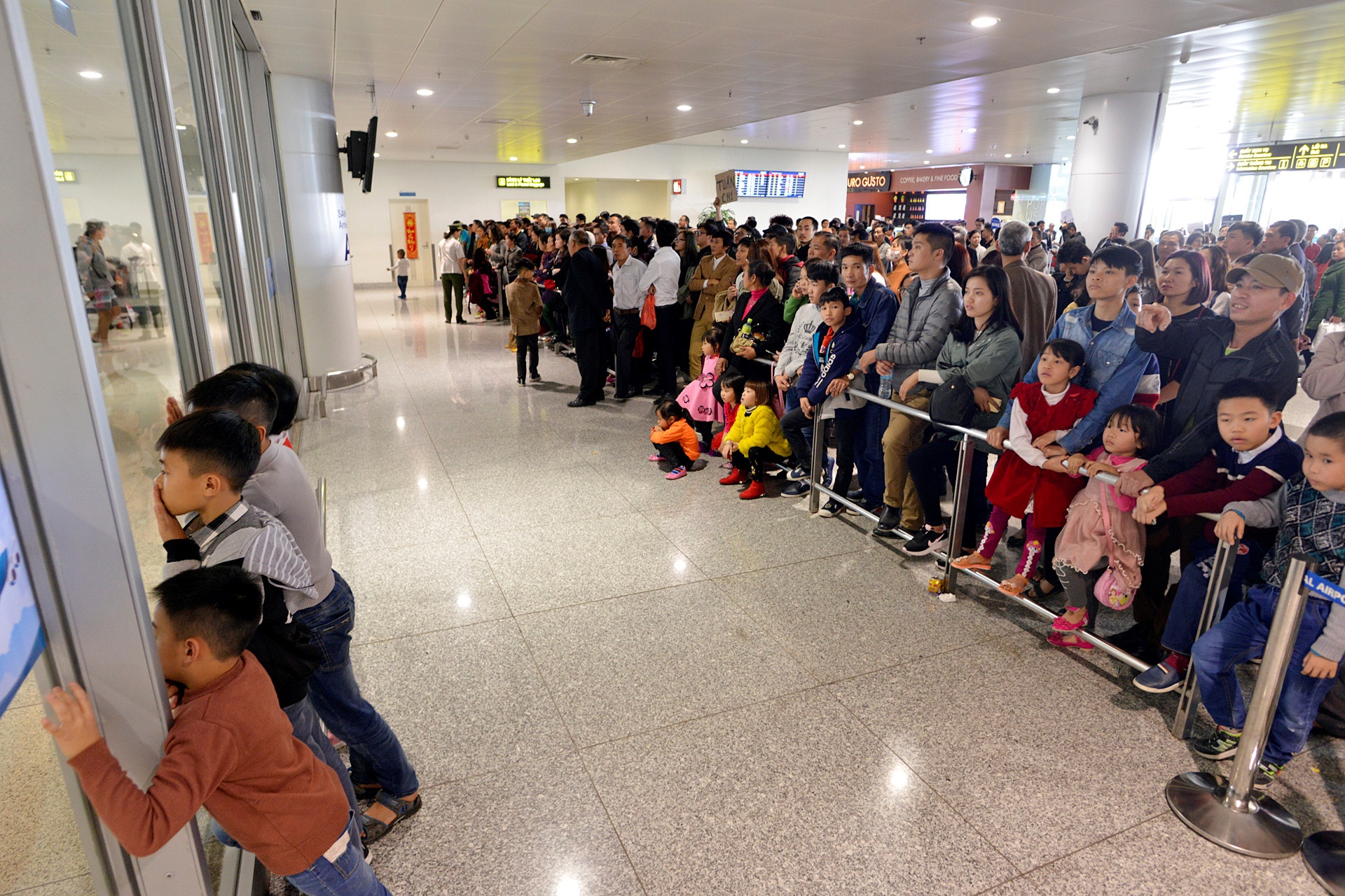 Hanh khach bi bo thong tin di may bay anh 1