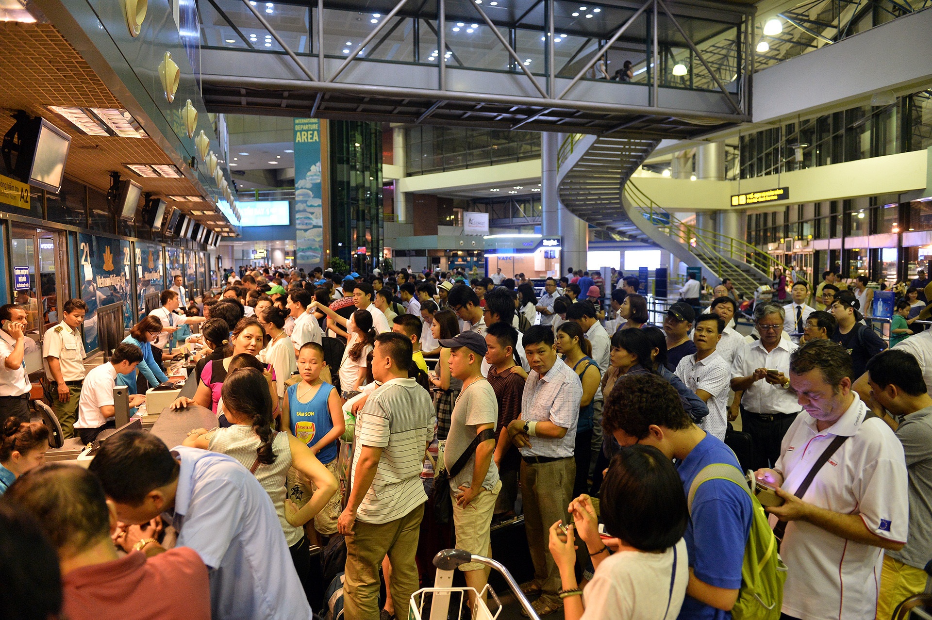 Hanh khach di may bay lo thong tin anh 1