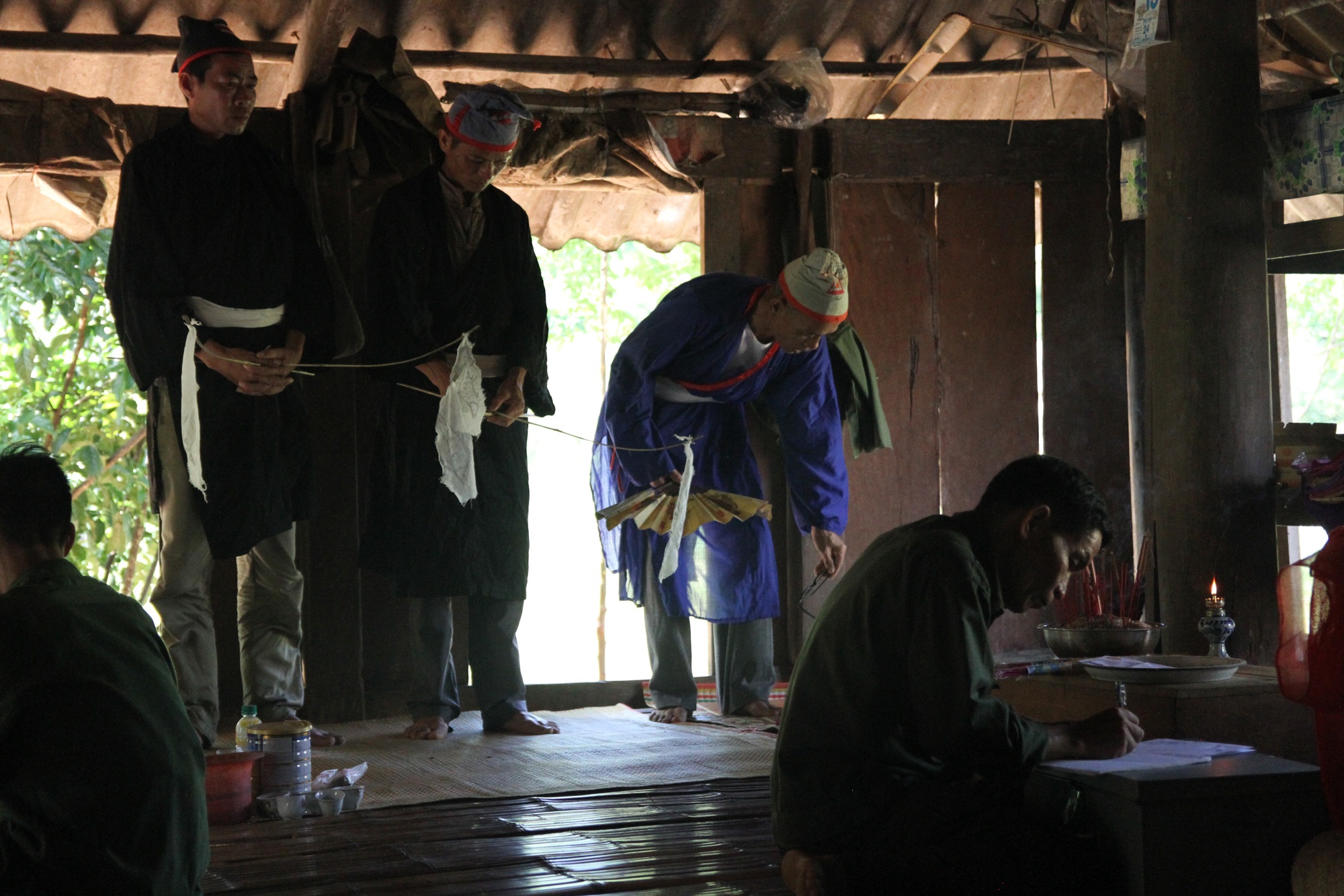 18 nguoi bi chon vui Hoa Binh anh 3