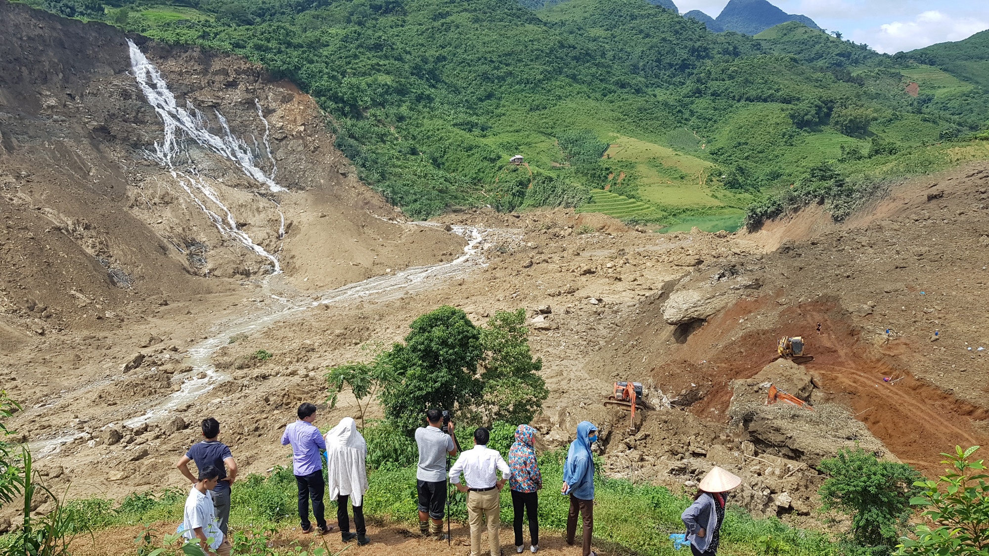 18 người bị đất vùi Hòa Bình ảnh 1 18 nguoi bi dat vui Hoa Binh anh 1