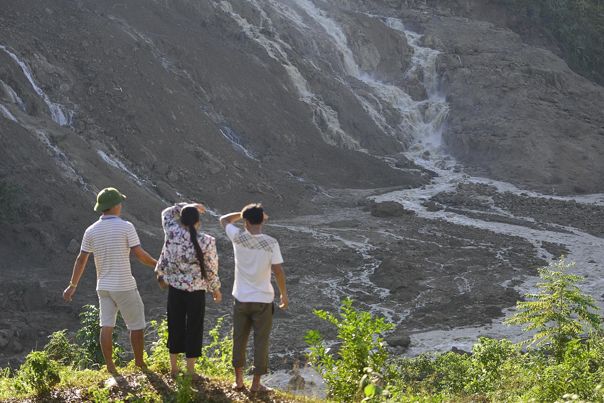 18 nguoi bi chon vui o Hoa Binh anh 4
