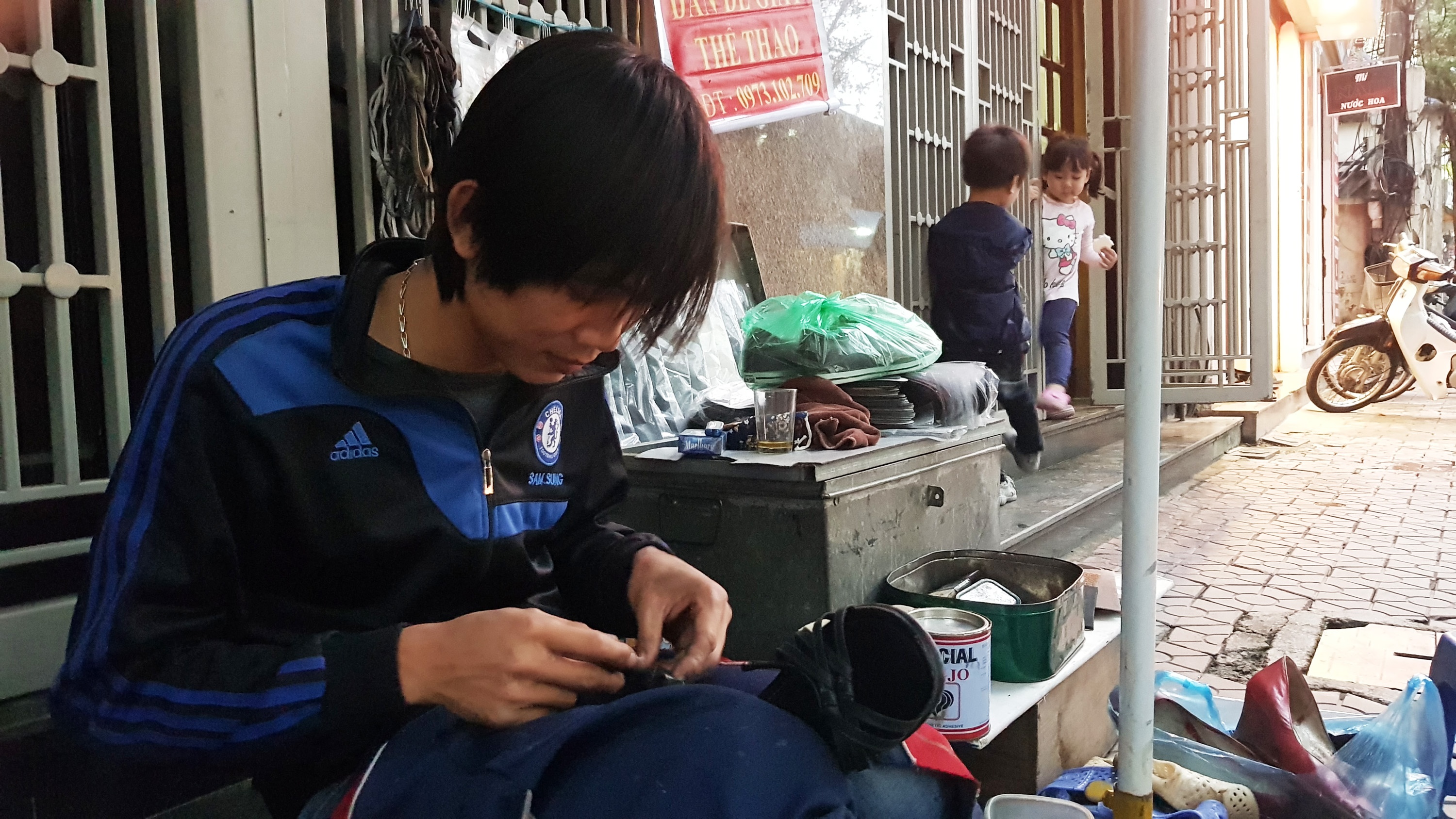 Nguoi hien 5.000 luong vang anh 6