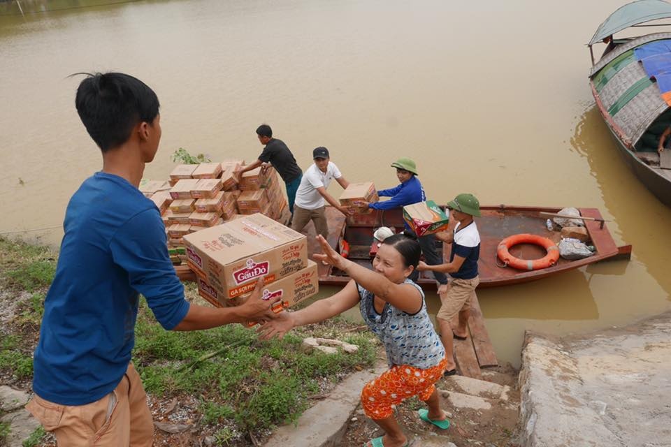Nghe An ky luat 2 can bo huyen 'quen' tra tien ho tro hinh anh