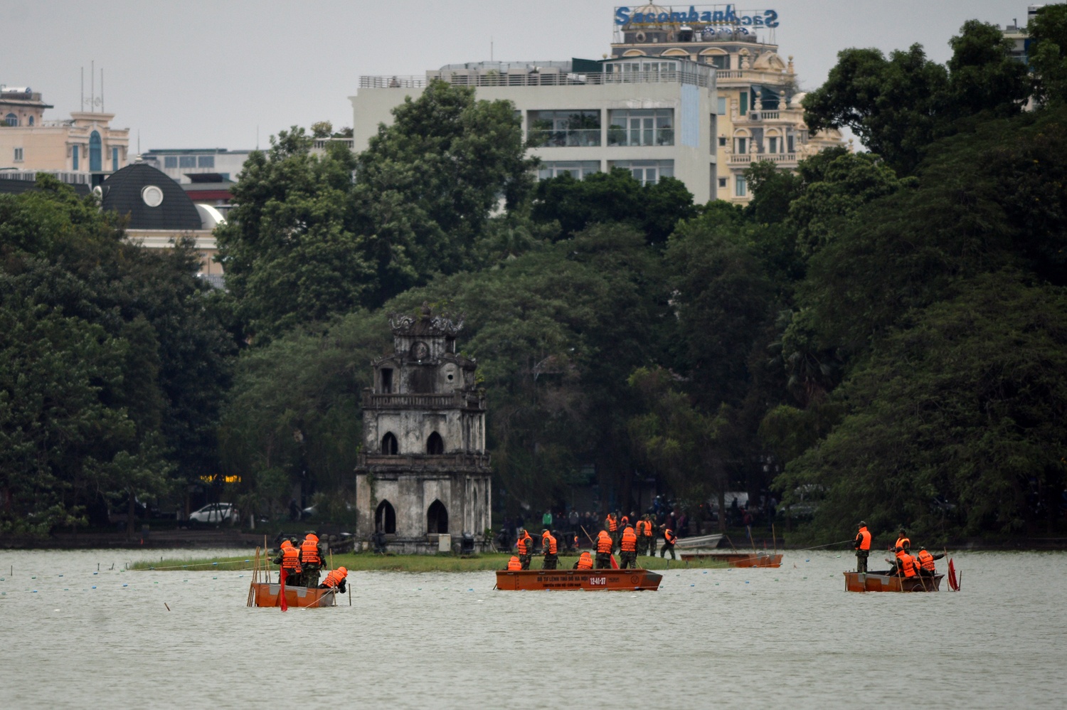 Nao vet ho Hoan Kiem anh 2