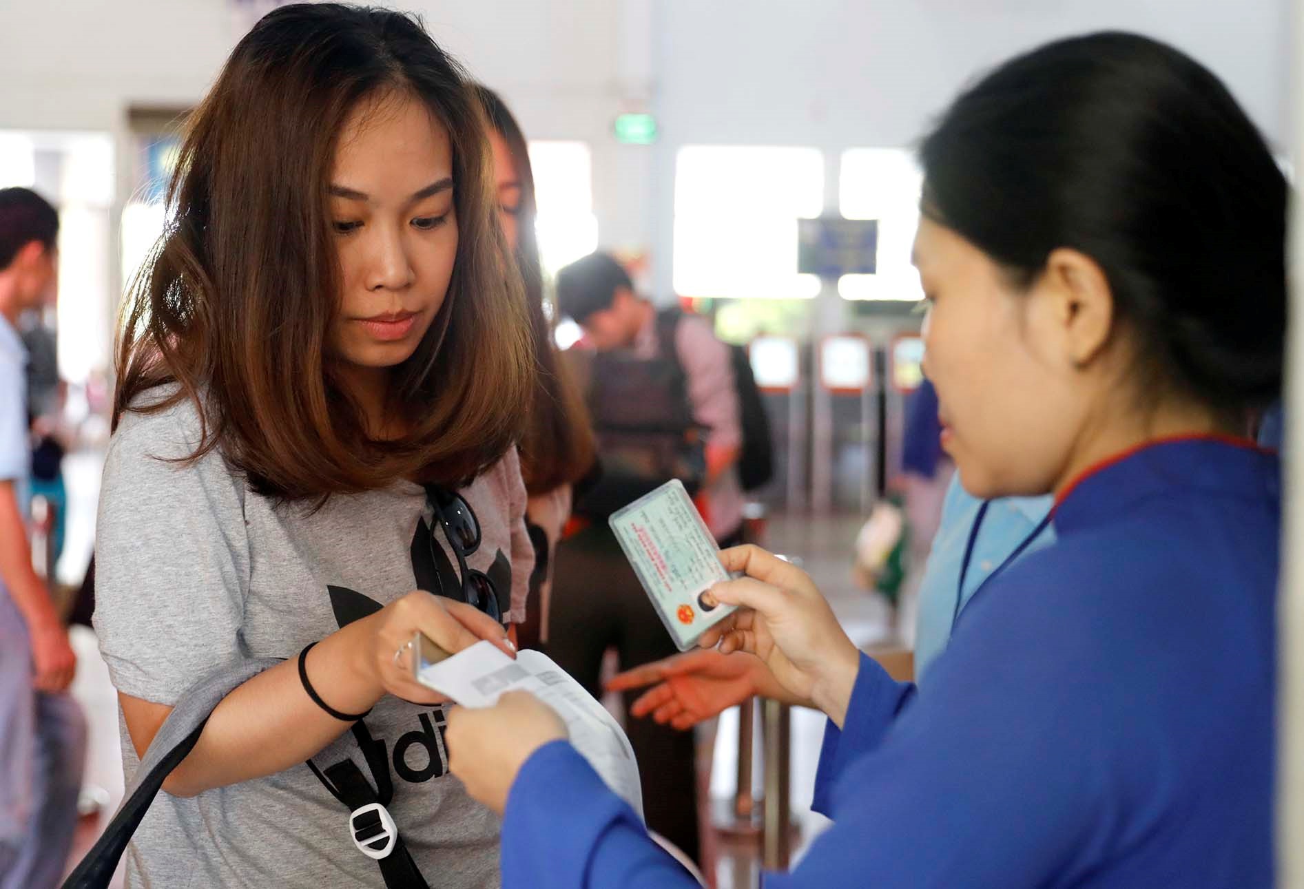 Lắp cổng soát vé nhà ga ảnh 1 Lap cong soat ve nha ga anh 1