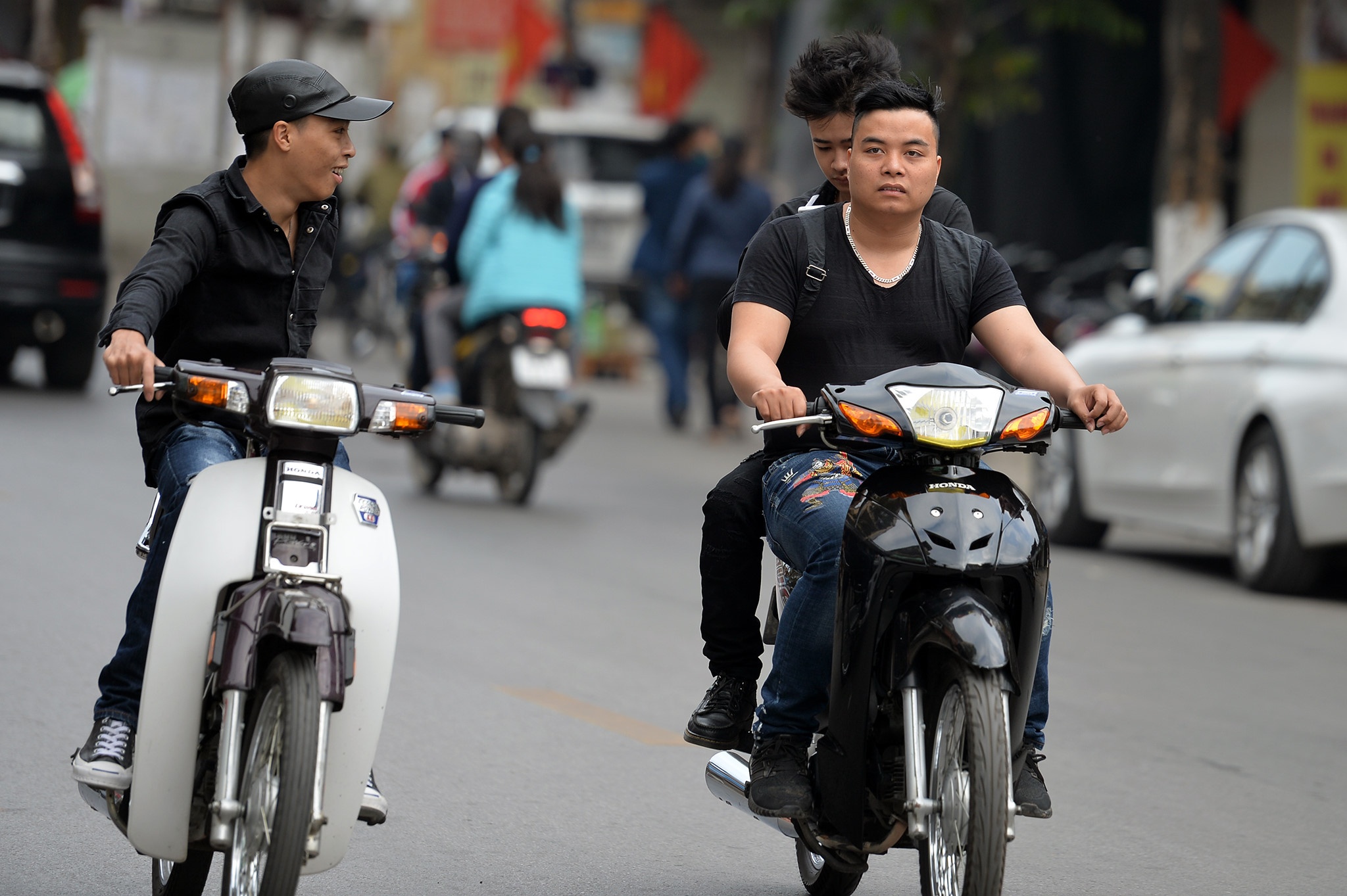 Đội mũ bảo hiểm ảnh 1 Doi mu bao hiem anh 1