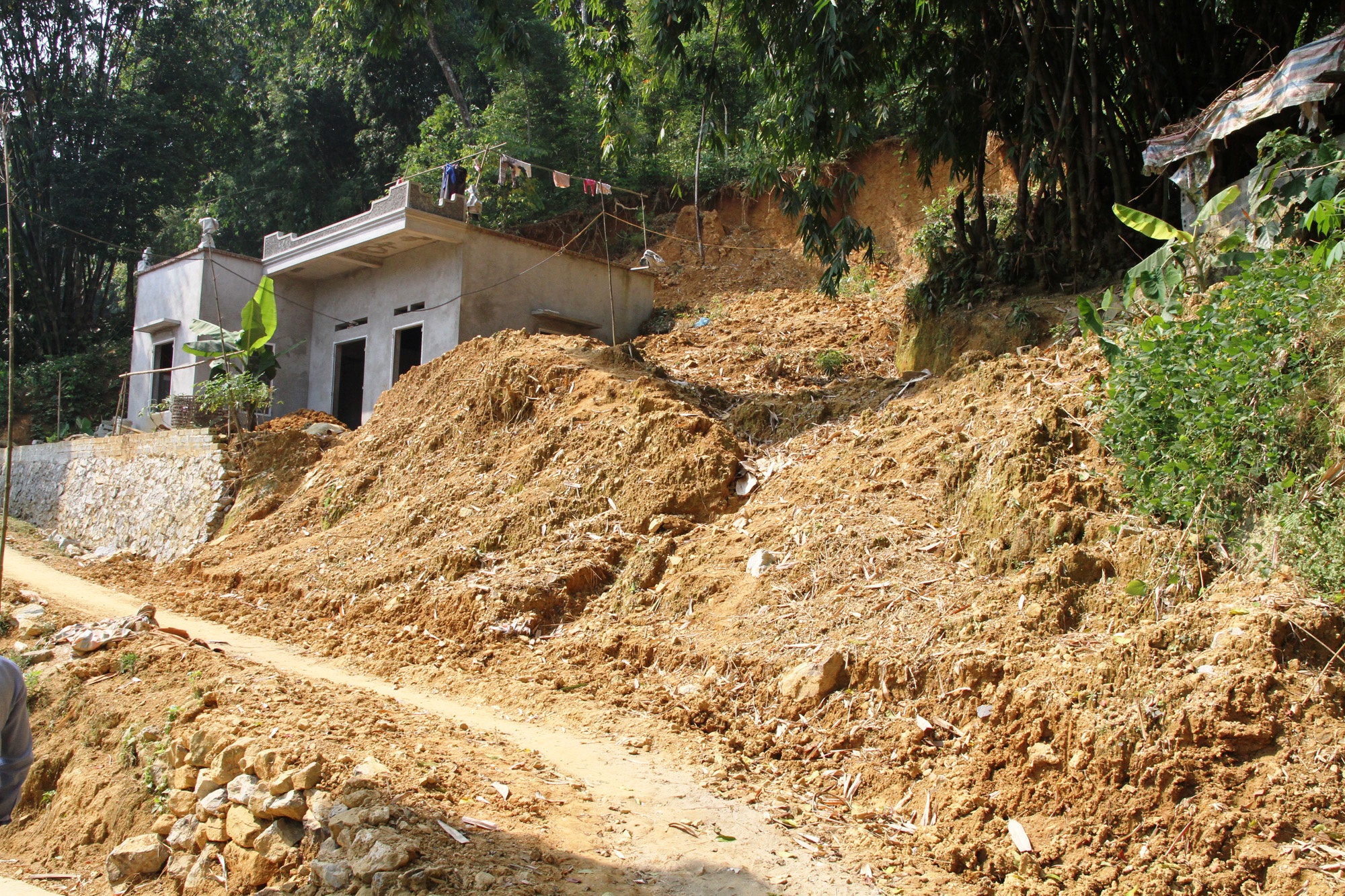 Sat lo Kim Boi,  Hoa Binh anh 4