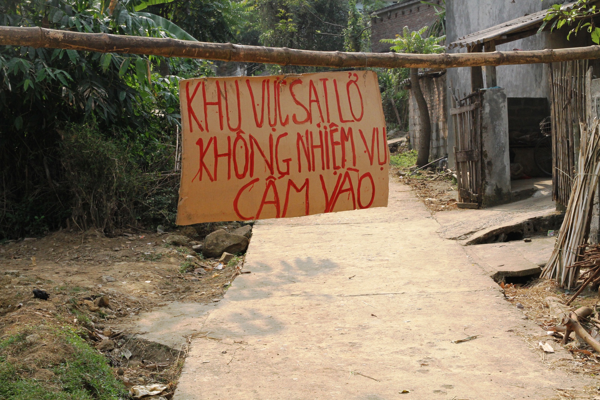 Sat lo Kim Boi,  Hoa Binh anh 1