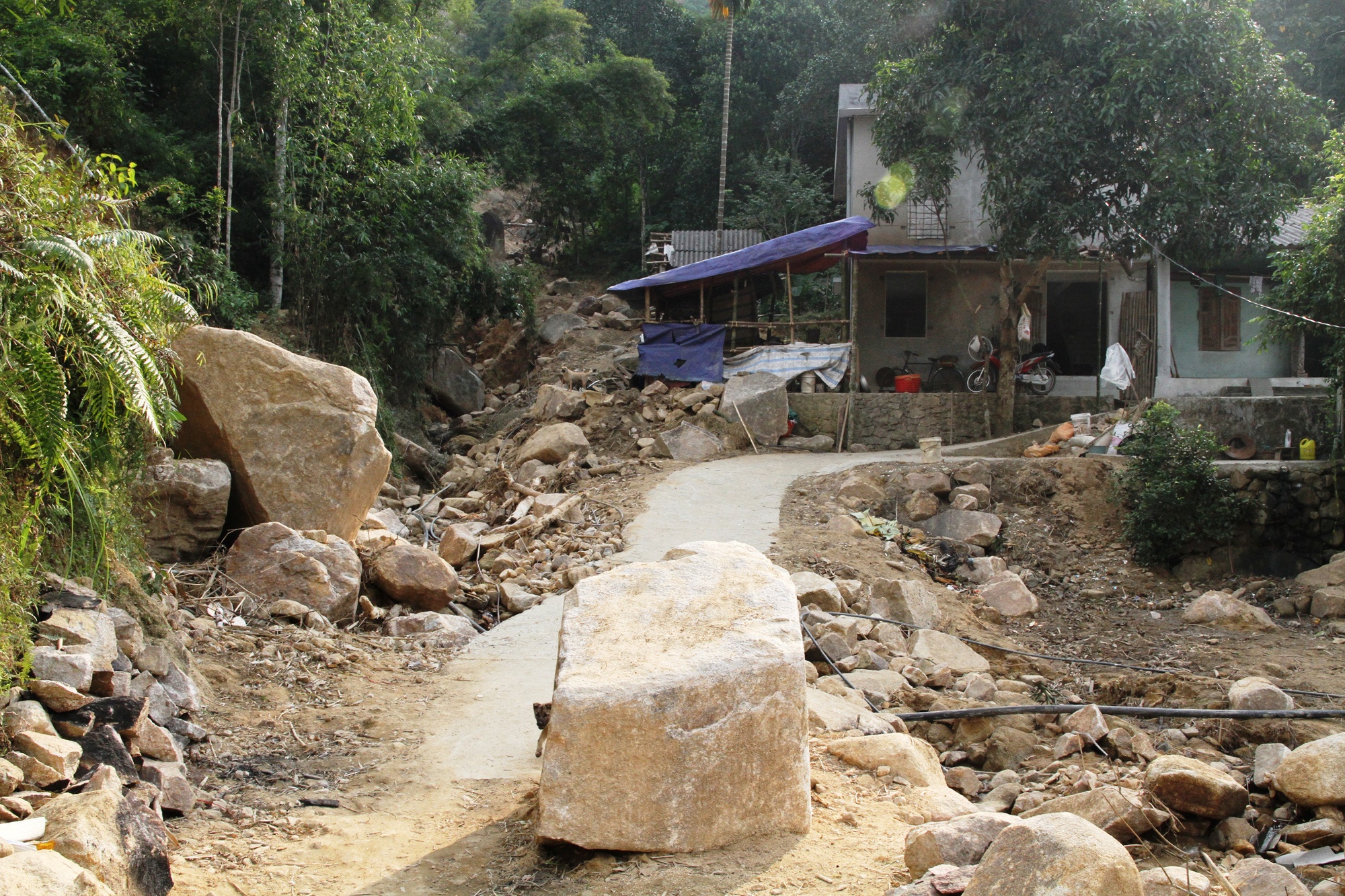 Nhung khu nha hoang o Hoa Binh sau lu hinh anh