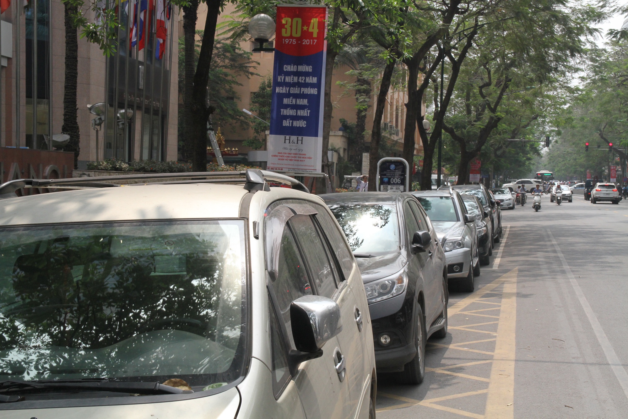 Ha Noi tang phi trong giu xe anh 1