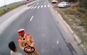 Xac minh viec CSGT giam len vat nghi la tien tren quoc lo hinh anh