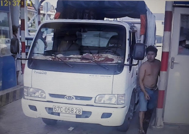 Lai xe gay mat an ninh o tram BOT: Dia phuong chiu trach nhiem hinh anh