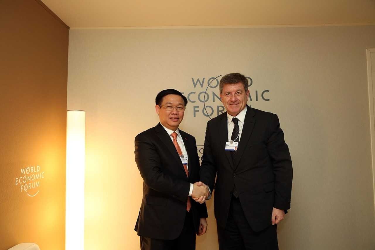 Xa hoi hoa giao duc,  y te anh 1