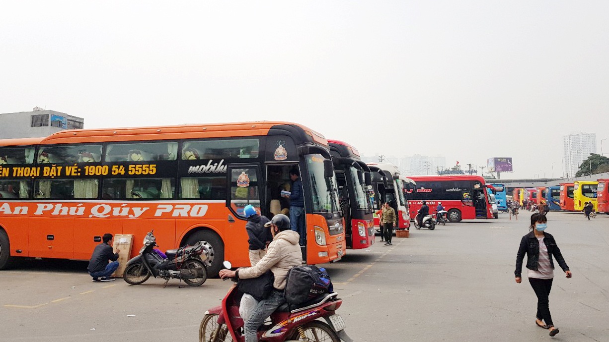 Hang khong, tau hoa va xe khach tang chuyen phuc vu Tet hinh anh