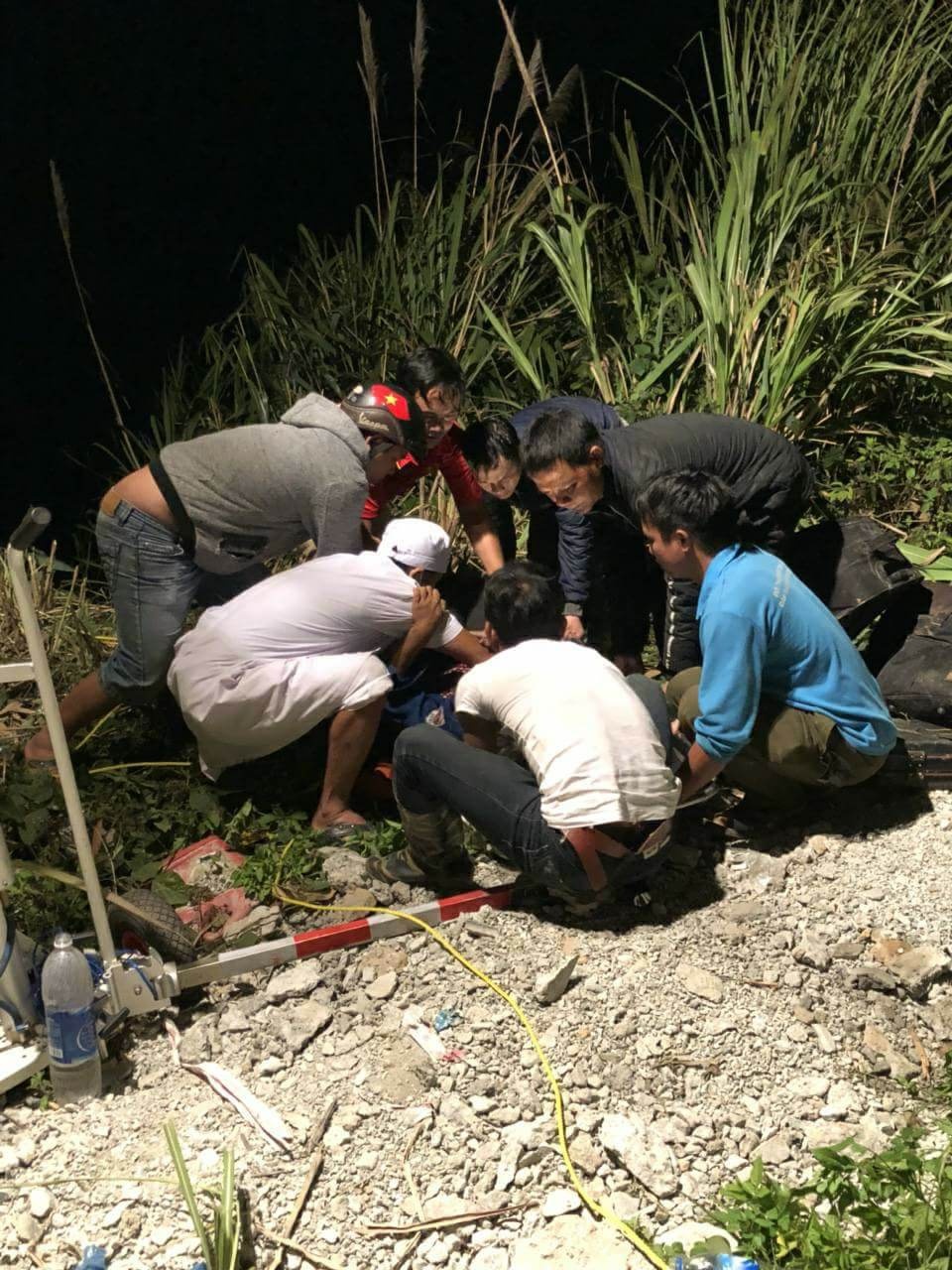 Lat oto tren deo Lo Xo anh 2