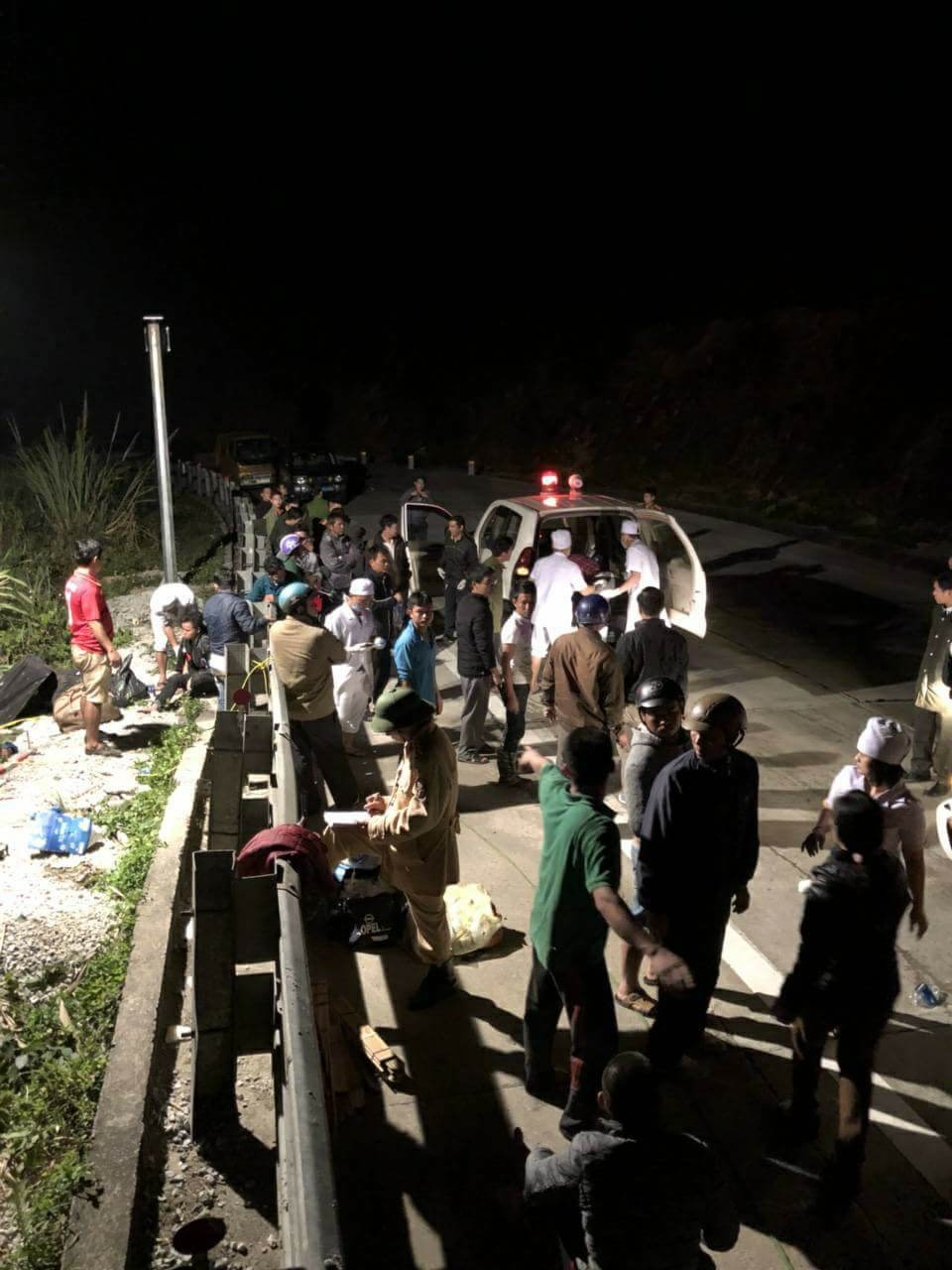 Lat oto tren deo Lo Xo anh 1