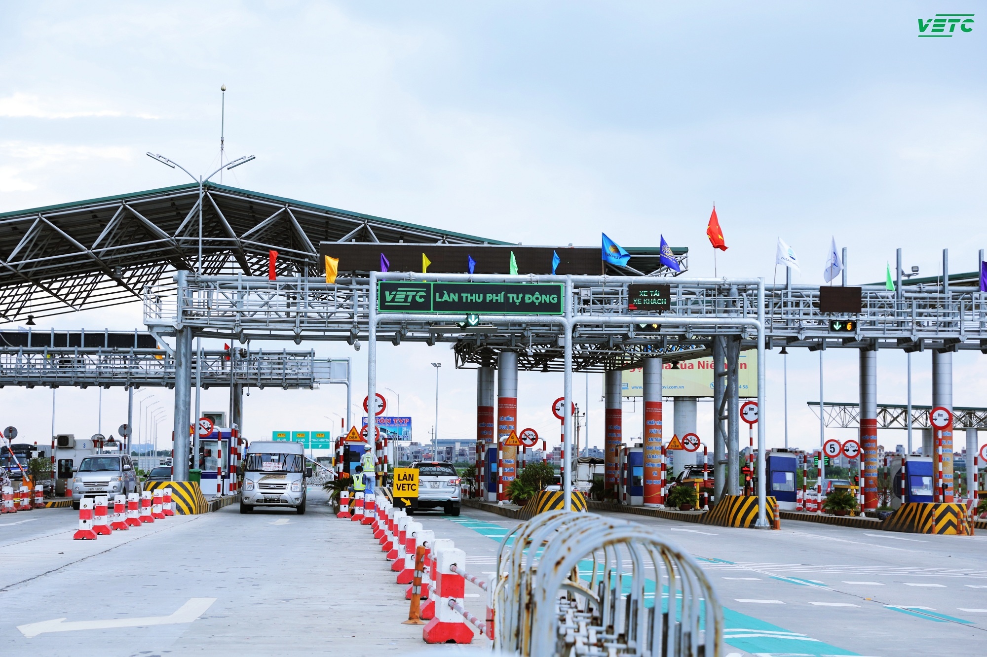 Hon 2 trieu oto se bi phat neu khong dan the thu phi tu dong hinh anh