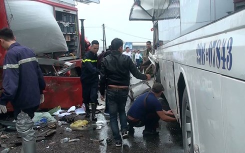 Pho thu tuong yeu cau dieu tra vu xe khach tong xe cuu hoa hinh anh