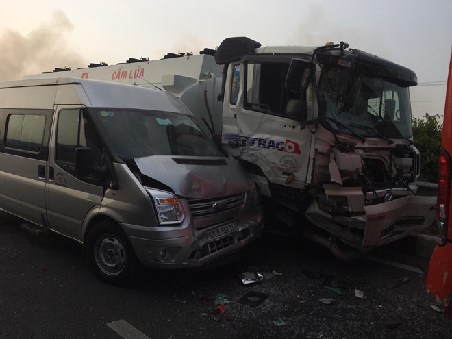 Con dot co canh cao toc, kho tranh tham hoa hinh anh