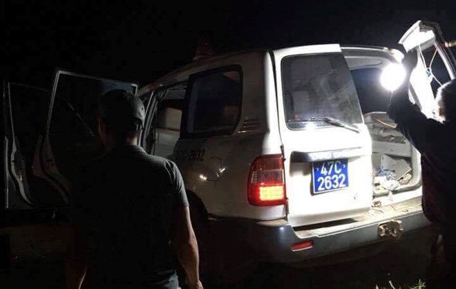 Xe cuu thuong va xe may anh 1