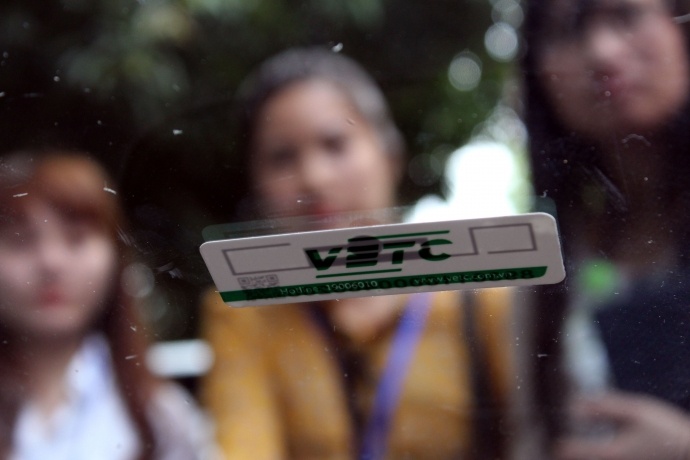 Dán thẻ thu phí không dừng ảnh 1 Dan the thu phi khong dung anh 1