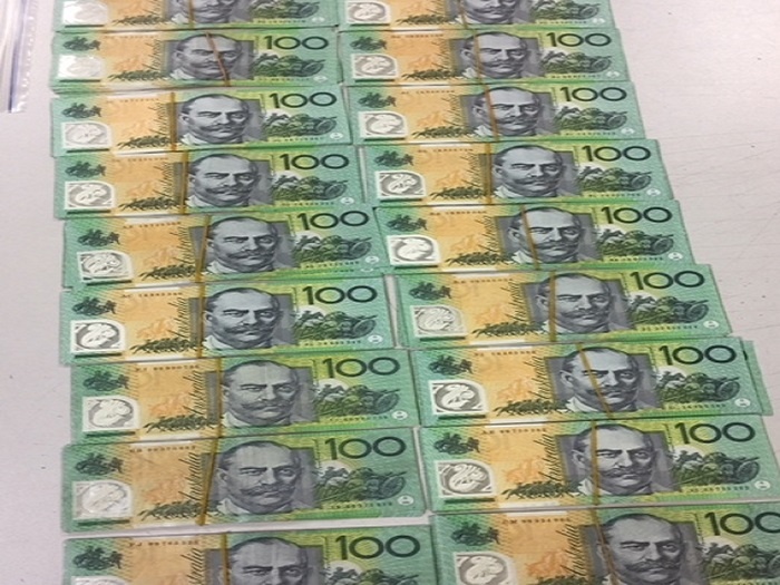 Nu hanh khach giau ngoai te hon 300 trieu dong len may bay hinh anh