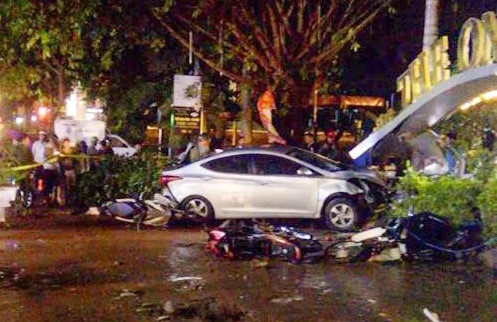 Yeu cau khoi to vu oto lao vao quan ca phe tong chet 2 nu sinh hinh anh