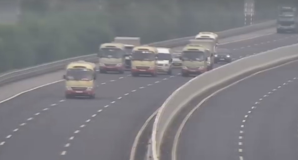 Xe dan hang ngang anh 1