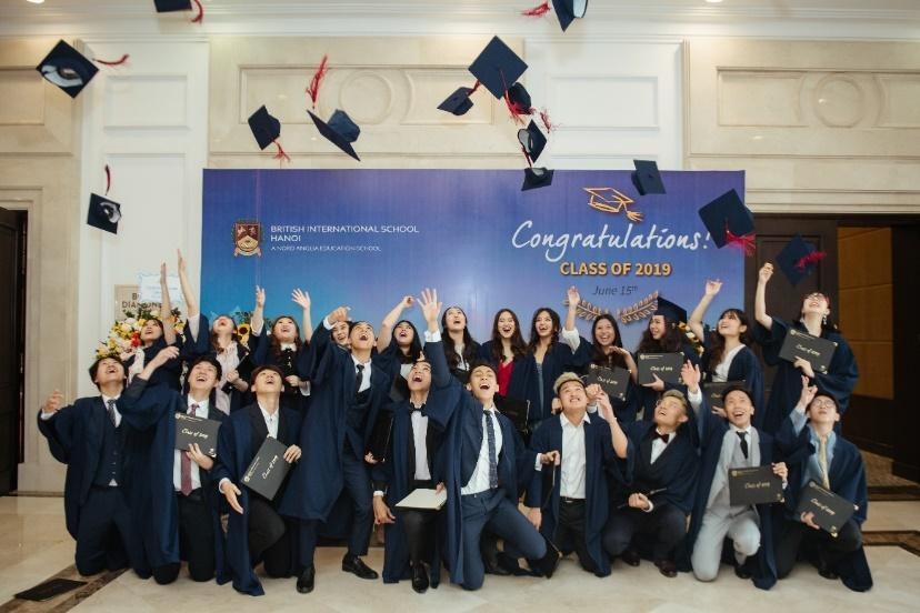 Video - Le tot nghiep 2018 - 2019 cua hoc sinh truong BIS Ha Noi hinh anh