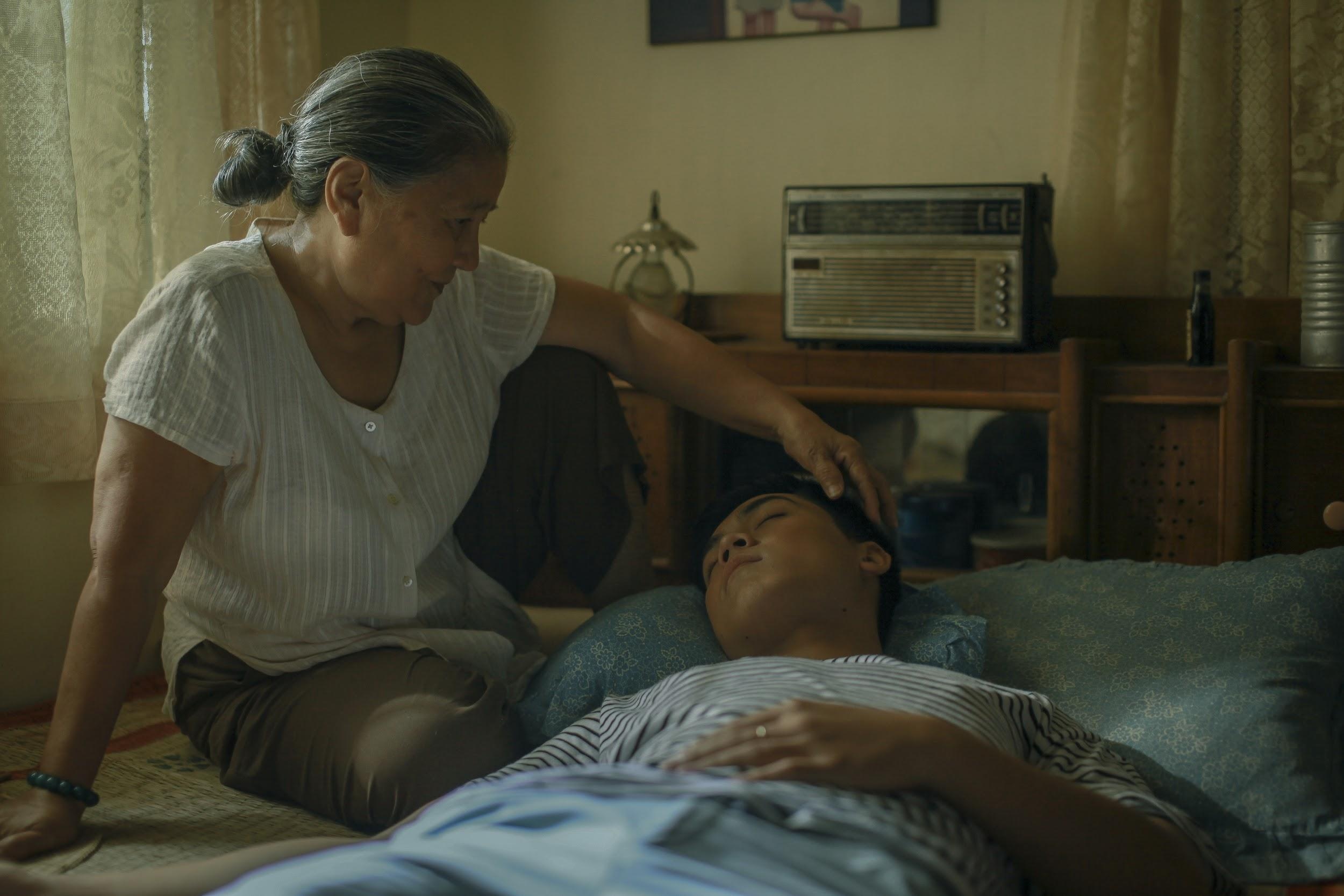 Video - NSUT Le Thien duoc yeu thich vi vo tu va hon nhien hinh anh