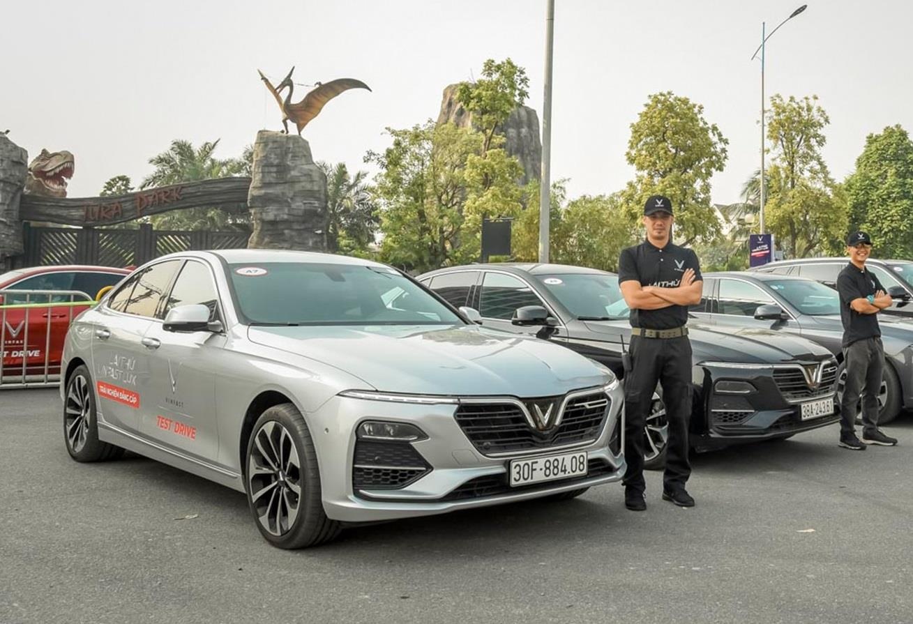 Video - Chuyen gia nganh xe noi gi ve bo doi VinFast Lux? hinh anh